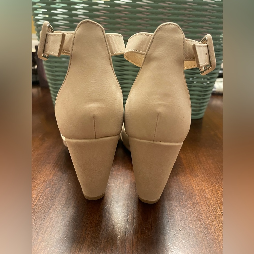 Chinese Laundry Women's Cream Sandals SZ 7 NWOT - Picture 6 of 9